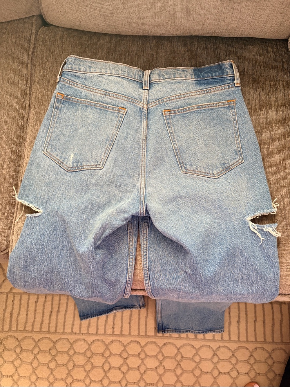 A&F-Women Baggy Mid-Rise Jean with slit cuts - Picture 3 of 4